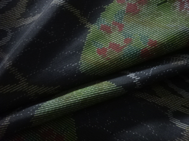  扇に花模様織り出し本場泥大島紬着物